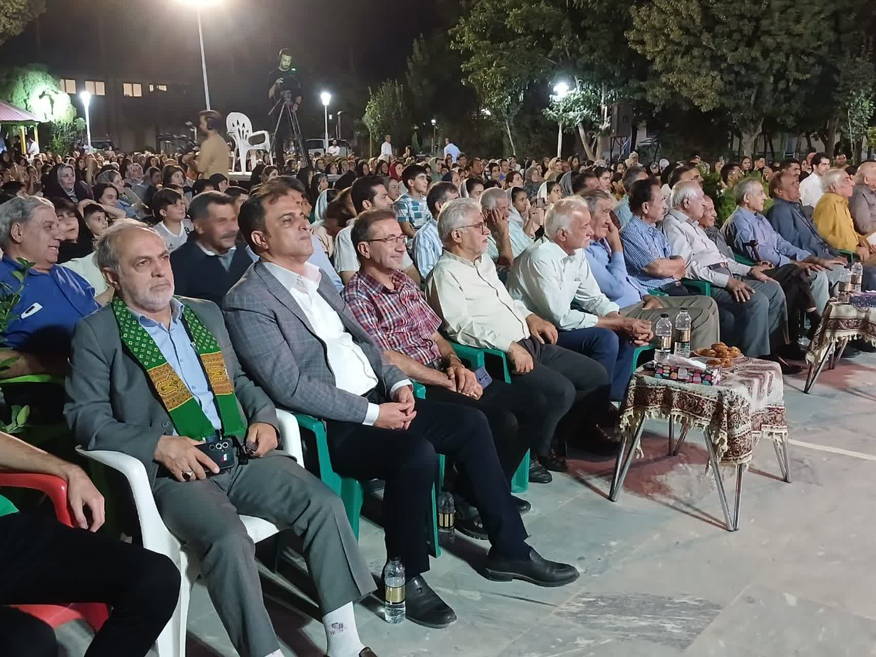 از قهرمانان تیم بسکتبال نقش‌جهان شهرداری تجلیل شد